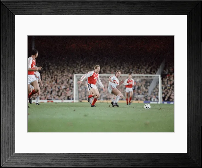 Framed Print : Arsenal 0 v 0 Liverpool, Littlewoods League Cup 3rd round (replay) at Highbury Framed Print : Arsenal 0 v 0 Liverpool, Littlewoods League Cup 3rd round (replay) at Highbury