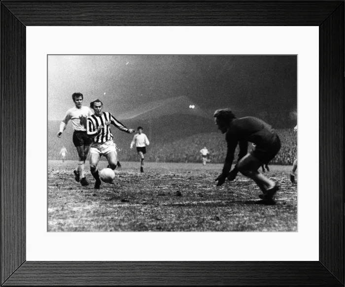 Framed Print : Newcastle United v Southampton, Inter Cities Fairs Cup, 3rd round 1st leg Framed Print : Newcastle United v Southampton, Inter Cities Fairs Cup, 3rd round 1st leg