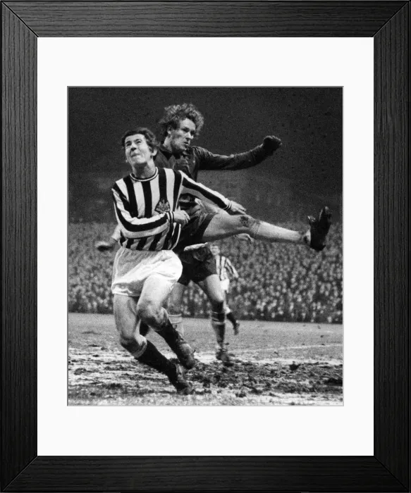 Framed Print : Newcastle United v Southampton, Inter Cities Fairs Cup, 3rd round 1st leg Framed Print : Newcastle United v Southampton, Inter Cities Fairs Cup, 3rd round 1st leg