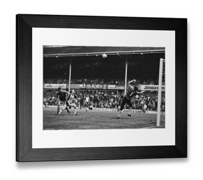 Framed Print : Arsenal 1 v 2 Liverpool, Littlewoods 2nd round (replay) at Villa Park Framed Print : Arsenal 1 v 2 Liverpool, Littlewoods 2nd round (replay) at Villa Park
