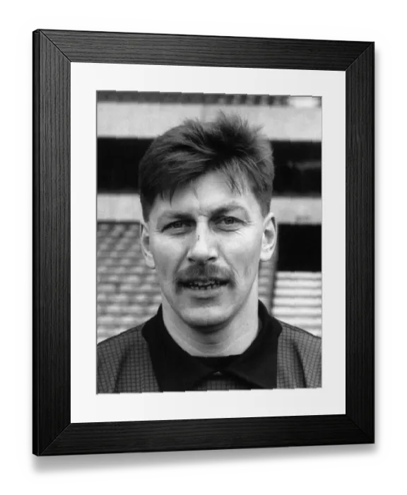 Framed Print : Mark Kendall, Wolves Goalkeeper, 24th March 1988 Framed Print : Mark Kendall, Wolves Goalkeeper, 24th March 1988