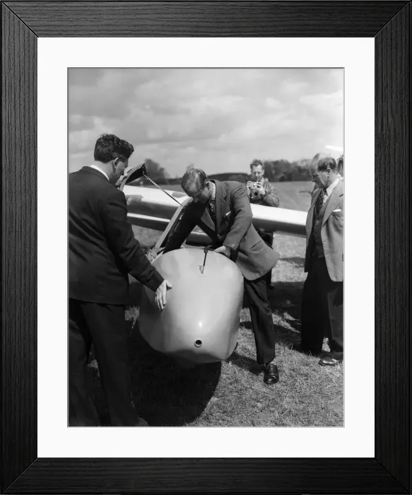 Framed Print : The Duke of Edinburgh at Nympsfield, headquarters of the Bristol Gliding Club Framed Print : The Duke of Edinburgh at Nympsfield, headquarters of the Bristol Gliding Club