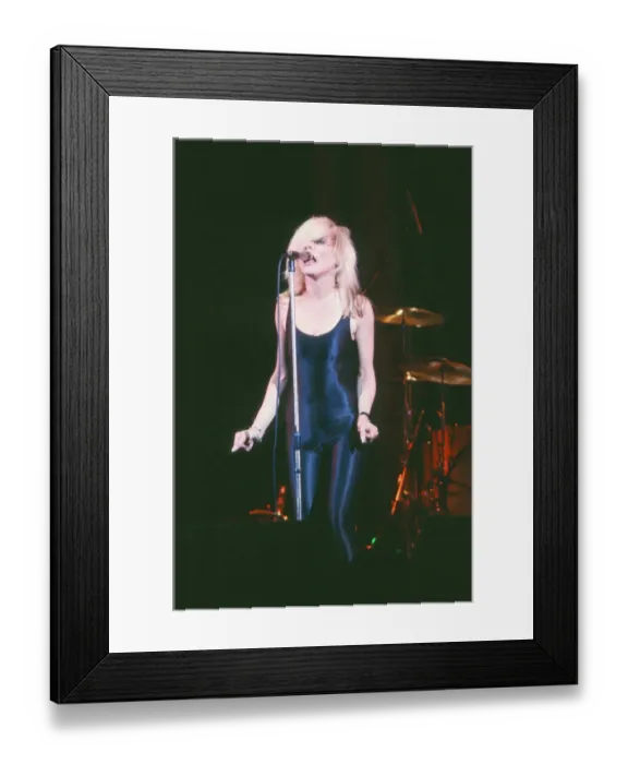 Framed Print : Debbie Harry, lead singer with the group Blondie, performing in Scotland. circa 1978 Framed Print : Debbie Harry, lead singer with the group Blondie, performing in Scotland. circa 1978