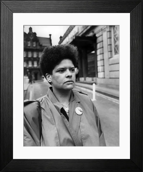 Framed Print : Liz Drysdale outside the Adelphi Hotel, Liverpool, Merseyside. 16th March 1988 Framed Print : Liz Drysdale outside the Adelphi Hotel, Liverpool, Merseyside. 16th March 1988