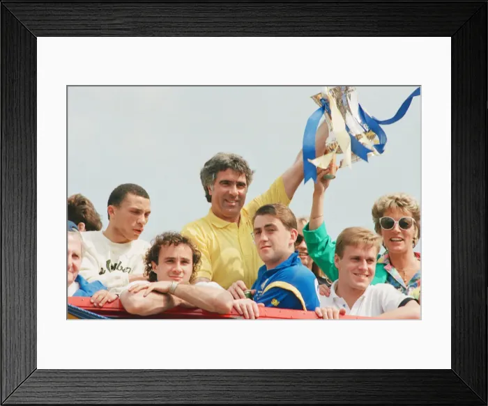 Framed Print : The Wimbledon Football Team, FA Cup Winners 1988 pictured during their victorious