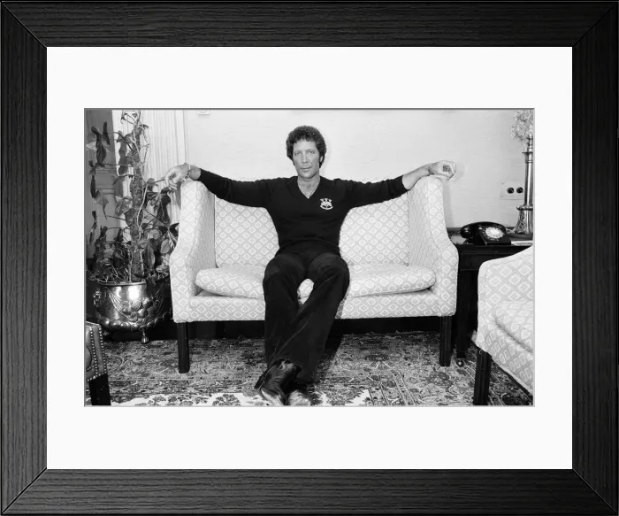 Framed Print : Tom Jones pictured back in London after a ten year stay in the USA. 5th September 1983 Framed Print : Tom Jones pictured back in London after a ten year stay in the USA. 5th September 1983