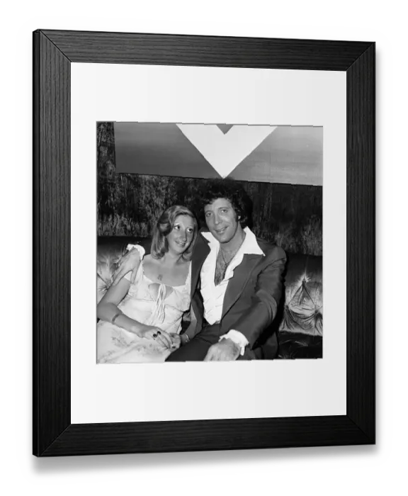 Framed Print : Tom Jones with fan Karen Ross, 22, who flew out to the US with the Daily Mirror Pop Club Framed Print : Tom Jones with fan Karen Ross, 22, who flew out to the US with the Daily Mirror Pop Club