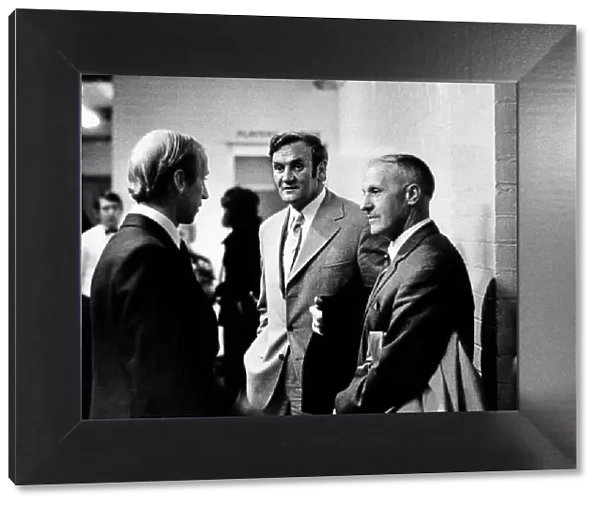 Bobby Charlton talks with Don Revie (Leeds United manager - centre