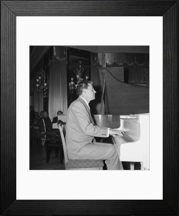 Framed Print : Recording Stars at Variety Clubs Golden Disc Luncheon