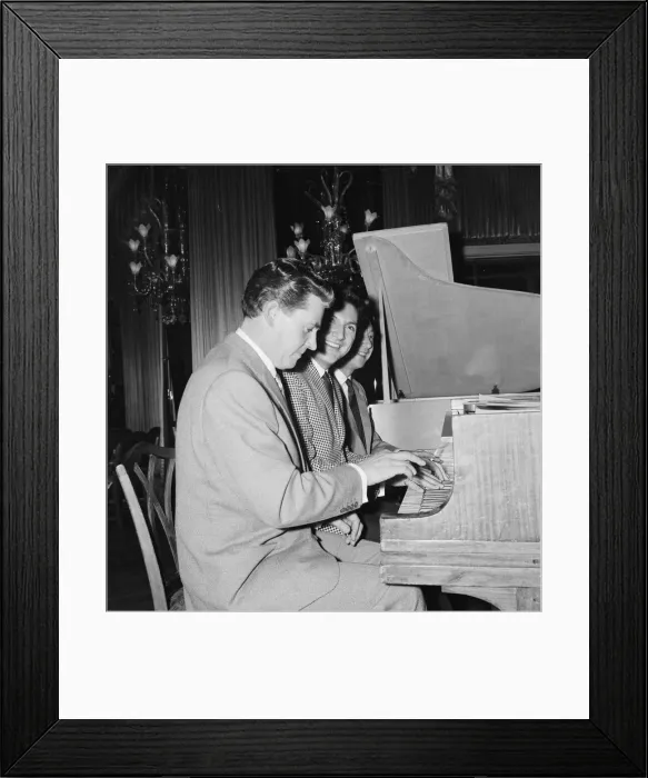 Framed Print : Recording Stars at Variety Clubs Golden Disc Luncheon