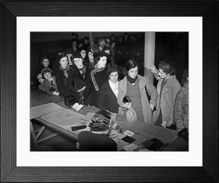 Framed Print : Registering for food ration cards at Birmingham Town Hall. 21st November 1939 Framed Print : Registering for food ration cards at Birmingham Town Hall. 21st November 1939
