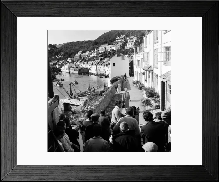 Framed Print : Lana Turner on the set of her new film Another Time Framed Print : Lana Turner on the set of her new film Another Time
