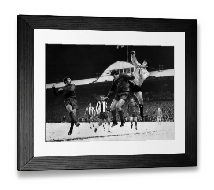 Framed Print : Newcastle United v FC Porto, Inter Cities Fairs Cup 2nd round 2nd leg Framed Print : Newcastle United v FC Porto, Inter Cities Fairs Cup 2nd round 2nd leg