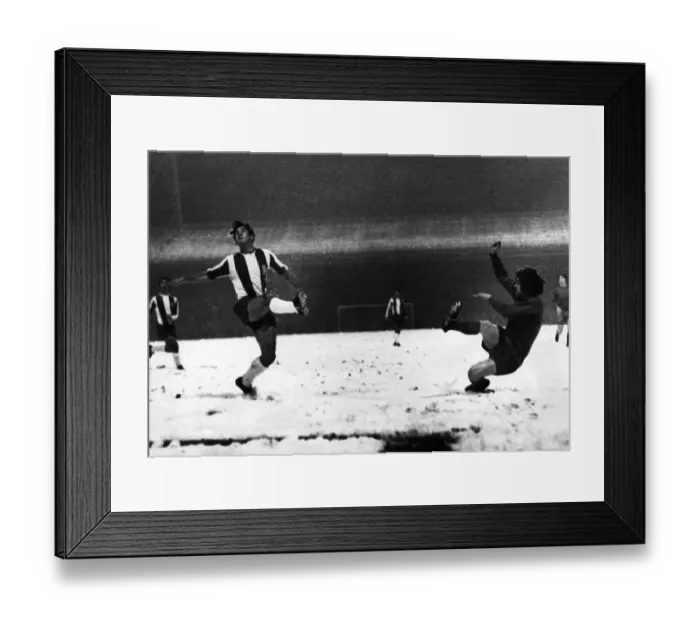 Framed Print : Newcastle United v FC Porto, Inter Cities Fairs Cup 2nd round 2nd leg Framed Print : Newcastle United v FC Porto, Inter Cities Fairs Cup 2nd round 2nd leg