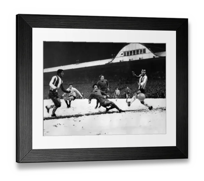 Framed Print : Newcastle United v FC Porto, Inter Cities Fairs Cup 2nd round 2nd leg Framed Print : Newcastle United v FC Porto, Inter Cities Fairs Cup 2nd round 2nd leg
