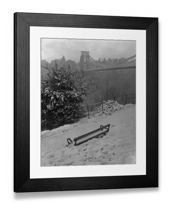 Framed Print : A snowy view of Clifton suspension bridge on New Years Day 1962. 1st January 1962