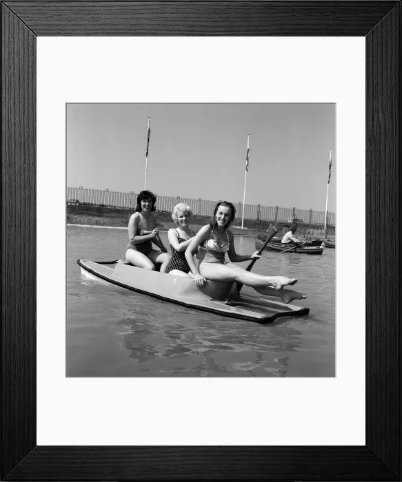 Framed Print : Holidaymakers enjoying their holiday at Butlins Holiday Camp, Minehead