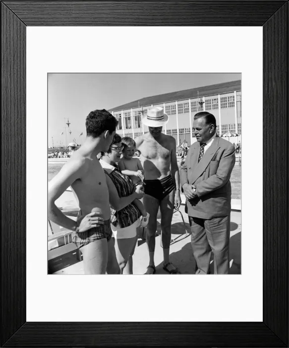 Framed Print : Holidaymakers enjoying their holiday at Butlins Holiday Camp, Minehead. Boss Billy Butlin