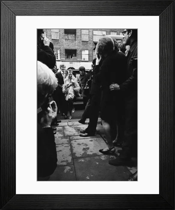 Framed Print : A marriage made in Chelsea, Judy Garland chose a London Registry Office to be the venue Framed Print : A marriage made in Chelsea, Judy Garland chose a London Registry Office to be the venue