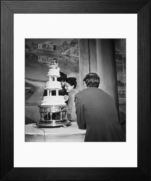 Framed Print : A marriage made in Chelsea, Judy Garland chose a London Registry Office to be the venue Framed Print : A marriage made in Chelsea, Judy Garland chose a London Registry Office to be the venue