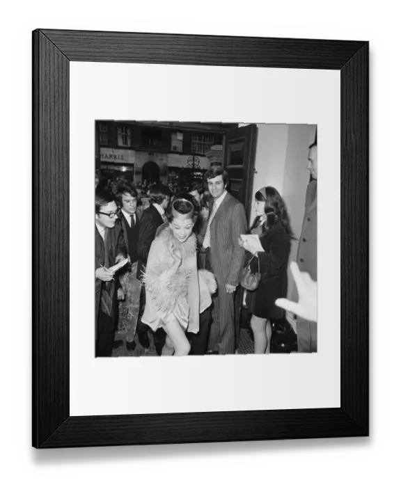Framed Print : A marriage made in Chelsea, Judy Garland chose a London Registry Office to be the venue