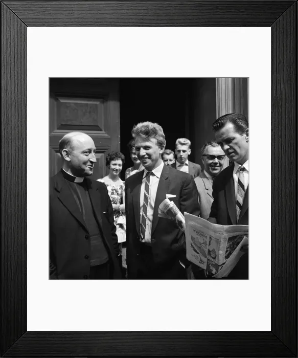 Framed Print : Tommy Steele goes to St Patricks Church to have a final brief