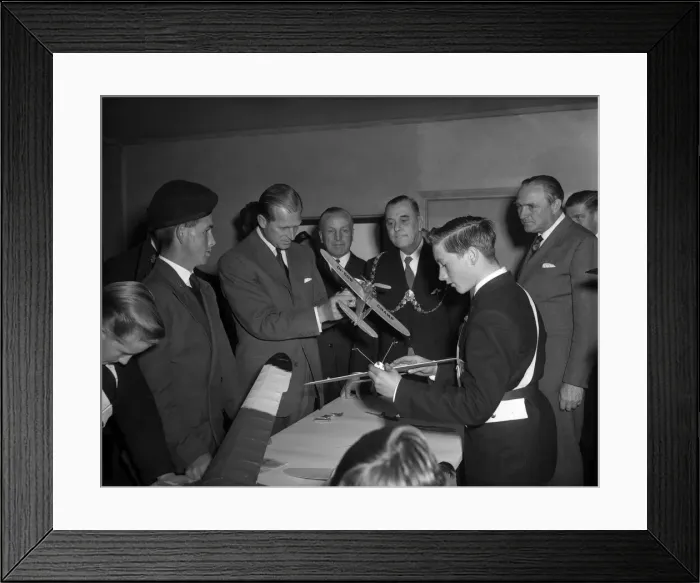 Framed Print : Prince Philip, Duke of Edinburgh at Lockleaze School, Bristol. 29th October 1959 Framed Print : Prince Philip, Duke of Edinburgh at Lockleaze School, Bristol. 29th October 1959