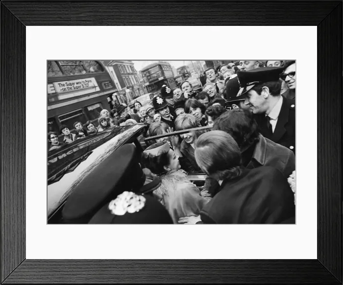 Framed Print : A marriage made in Chelsea, Judy Garland chose a London Registry Office to be the venue Framed Print : A marriage made in Chelsea, Judy Garland chose a London Registry Office to be the venue