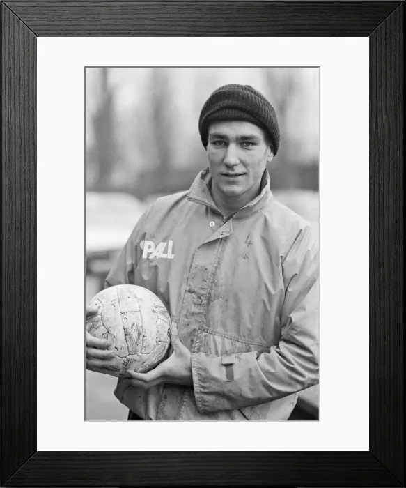 Framed Print : Wimbledon Football Club training session. Picture shows player Vinnie Jones Framed Print : Wimbledon Football Club training session. Picture shows player Vinnie Jones
