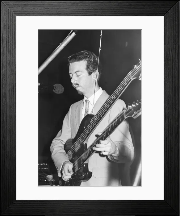 Framed Print : The Eurythmics perform at The General Wolfe, Foleshill, Coventry, Midlands Framed Print : The Eurythmics perform at The General Wolfe, Foleshill, Coventry, Midlands