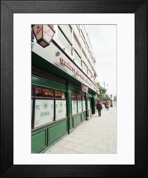 Framed Print : The Central, Public House in Middlesbrough, Teesside, Monday 28th July 1997