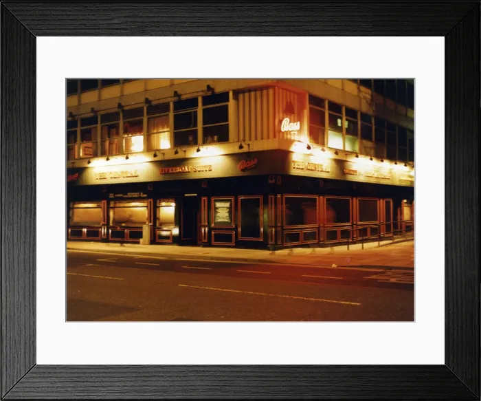 Framed Print : The Central, Public House in Middlesbrough, Teesside, 4th March 1992