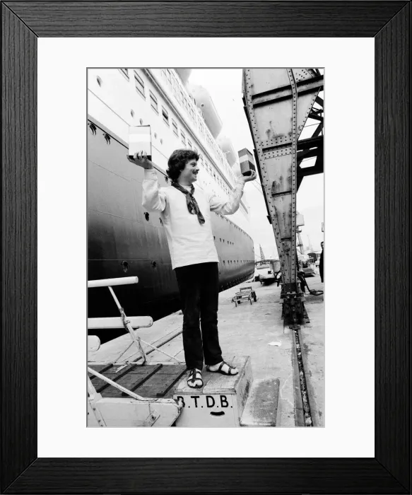 Framed Print : Scott McKenzie, American singer and songwriter, just arrived from New York Framed Print : Scott McKenzie, American singer and songwriter, just arrived from New York