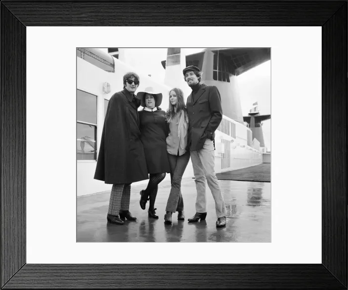 Framed Print : The Mamas and the Papas, American folk rock vocal group, just arrived from New York Framed Print : The Mamas and the Papas, American folk rock vocal group, just arrived from New York