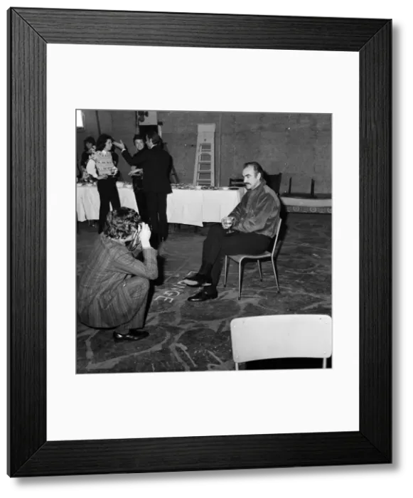 Framed Print : Sean Connery held a party at Twickenham Film Studios to mark the end of shooting his new Framed Print : Sean Connery held a party at Twickenham Film Studios to mark the end of shooting his new