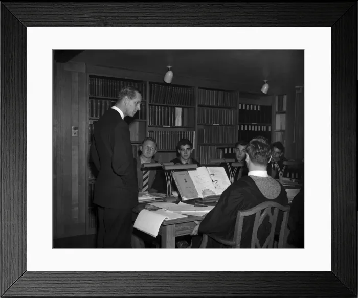 Framed Print : Prince Philip, Duke of Edinburgh visits Bristol, pictured at the Engineering School Framed Print : Prince Philip, Duke of Edinburgh visits Bristol, pictured at the Engineering School