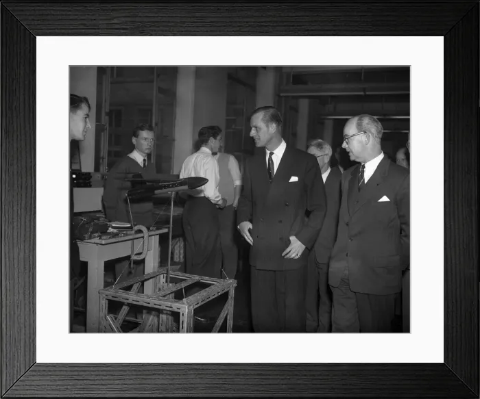 Framed Print : Prince Philip, Duke of Edinburgh visits Bristol, pictured at the Engineering School Framed Print : Prince Philip, Duke of Edinburgh visits Bristol, pictured at the Engineering School