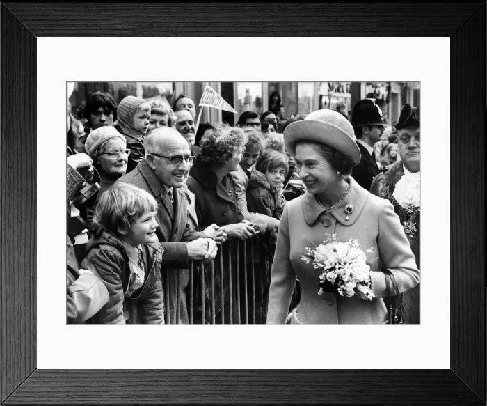 Framed Print : Queen Elizabeth II visits Crewe and Congleton. 5th May 1972 Framed Print : Queen Elizabeth II visits Crewe and Congleton. 5th May 1972