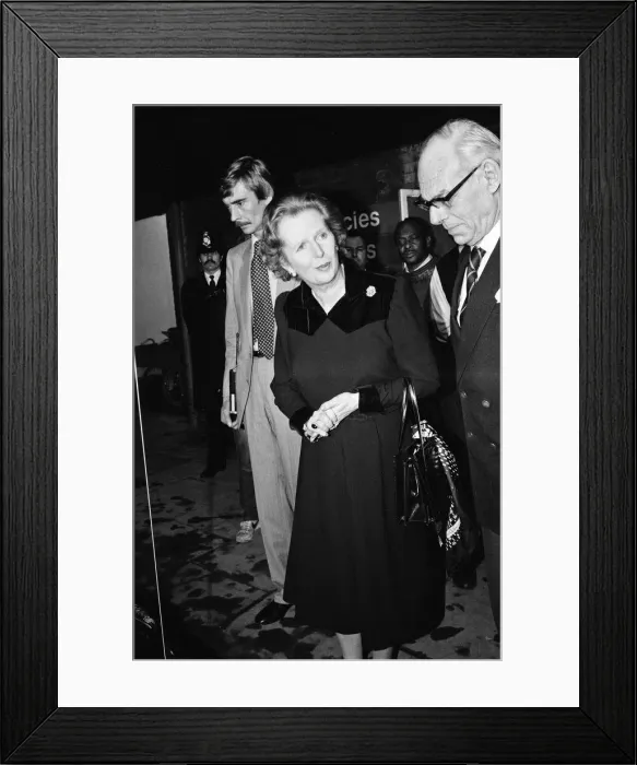 Framed Print : Prime Minister Margaret Thatcher visits victims of the Harrods IRA bomb in hospital