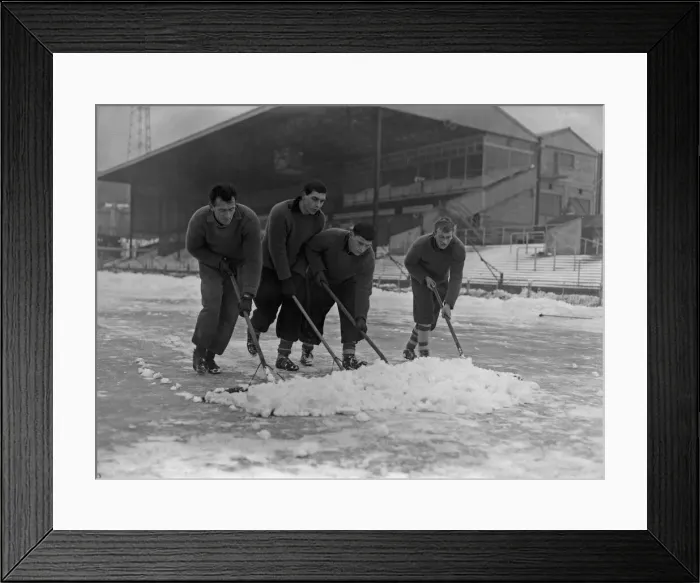 Framed Print : Grounds staff at Bristol Rovers Eastville Stadium struggle to clear snow from the pitch Framed Print : Grounds staff at Bristol Rovers Eastville Stadium struggle to clear snow from the pitch