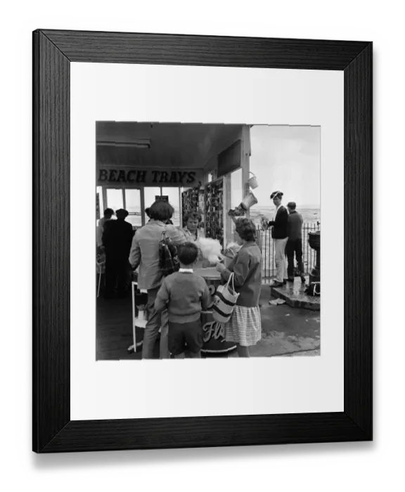 Framed Print : People enjoying their holidays in Southend, Essex. June 1962 Framed Print : People enjoying their holidays in Southend, Essex. June 1962
