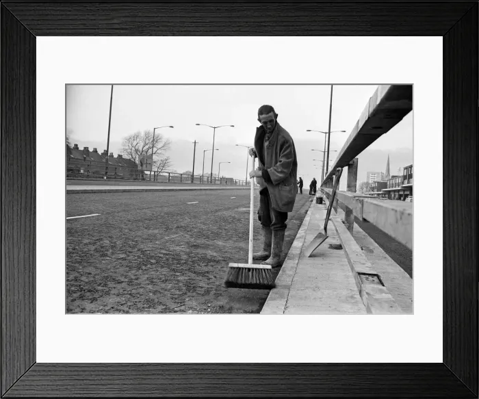 Framed Print : Having worked himself out of one job on the Perry Barr flyover in Birmingham, Mr L Hayden