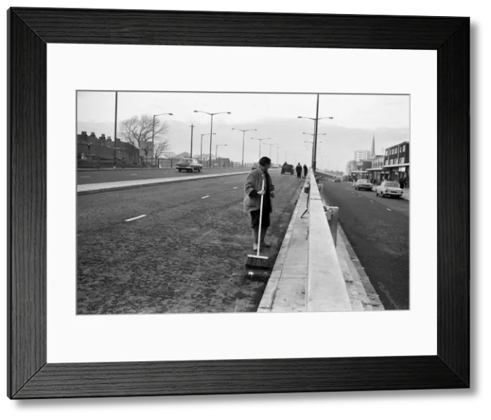 Framed Print : Having worked himself out of one job on the Perry Barr flyover in Birmingham, Mr L Hayden Framed Print : Having worked himself out of one job on the Perry Barr flyover in Birmingham, Mr L Hayden