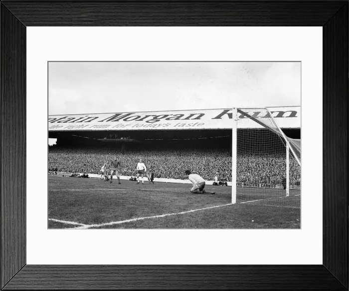 Framed Print : Wales 1-1 England, Home International Championship, Ninian Park, Sloper Road, Cardiff