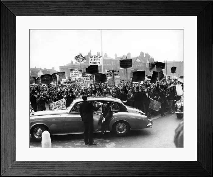 Framed Print : Prince Philip, Duke of Edinburgh visits Salford University, where he is Chancellor Framed Print : Prince Philip, Duke of Edinburgh visits Salford University, where he is Chancellor