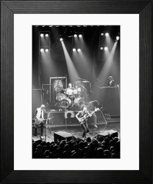 Framed Print : Thin Lizzy, Rock Group, perform at The Apollo, Coventry, Warwickshire in December 1981 Framed Print : Thin Lizzy, Rock Group, perform at The Apollo, Coventry, Warwickshire in December 1981