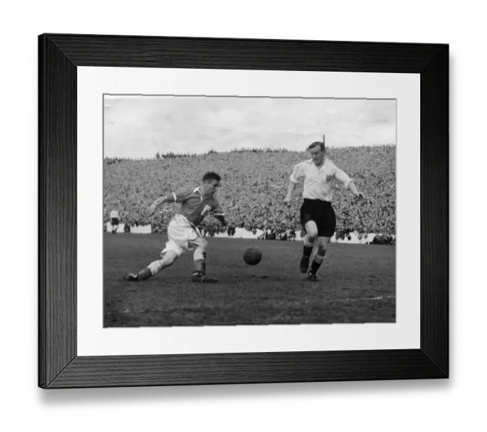 Framed Print : Sport - Football - Wales v England - Frank Scrine, the Welsh forward and England Framed Print : Sport - Football - Wales v England - Frank Scrine, the Welsh forward and England