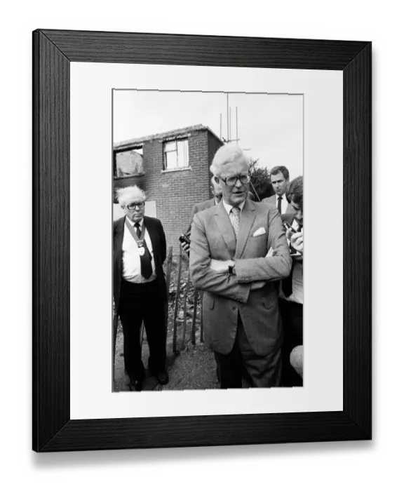 Framed Print : Home Secretary Douglas Hurd visits Hungerford, Berkshire Framed Print : Home Secretary Douglas Hurd visits Hungerford, Berkshire