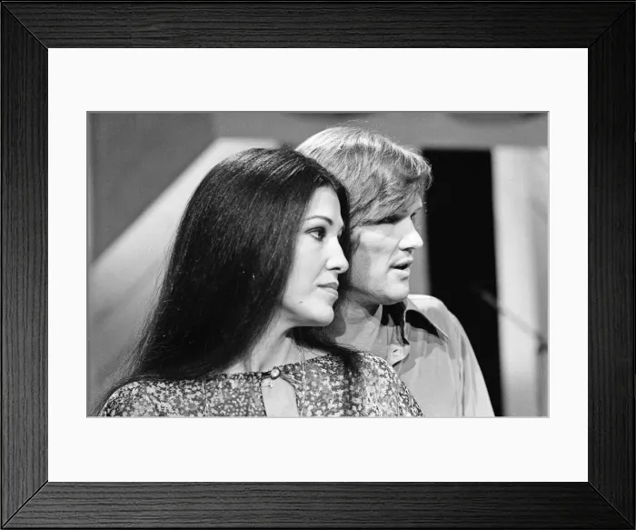 Framed Print : Husband and wife musicians Kris Kristofferson and Rita Coolidge filming at the BBC in Framed Print : Husband and wife musicians Kris Kristofferson and Rita Coolidge filming at the BBC in