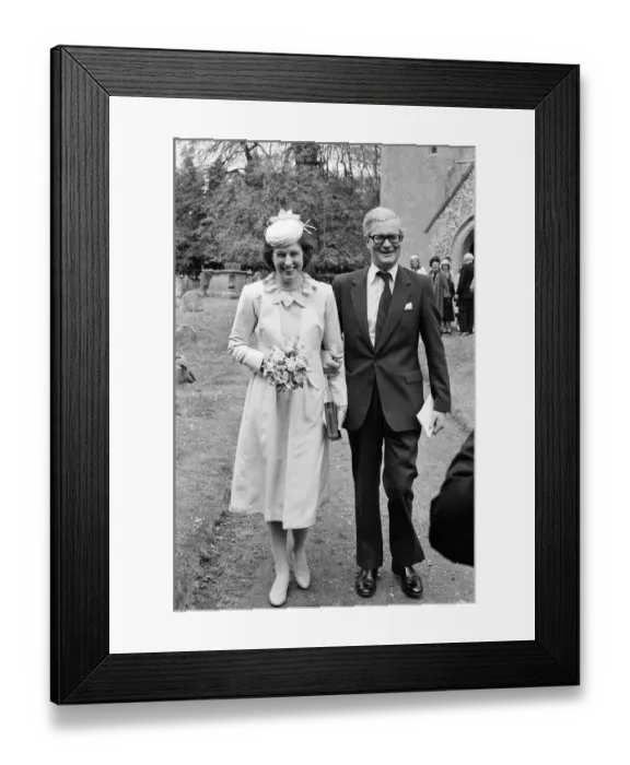 Framed Print : Foreign Office Minister Douglas Hurd took time off from the Falklands crisis to marry his